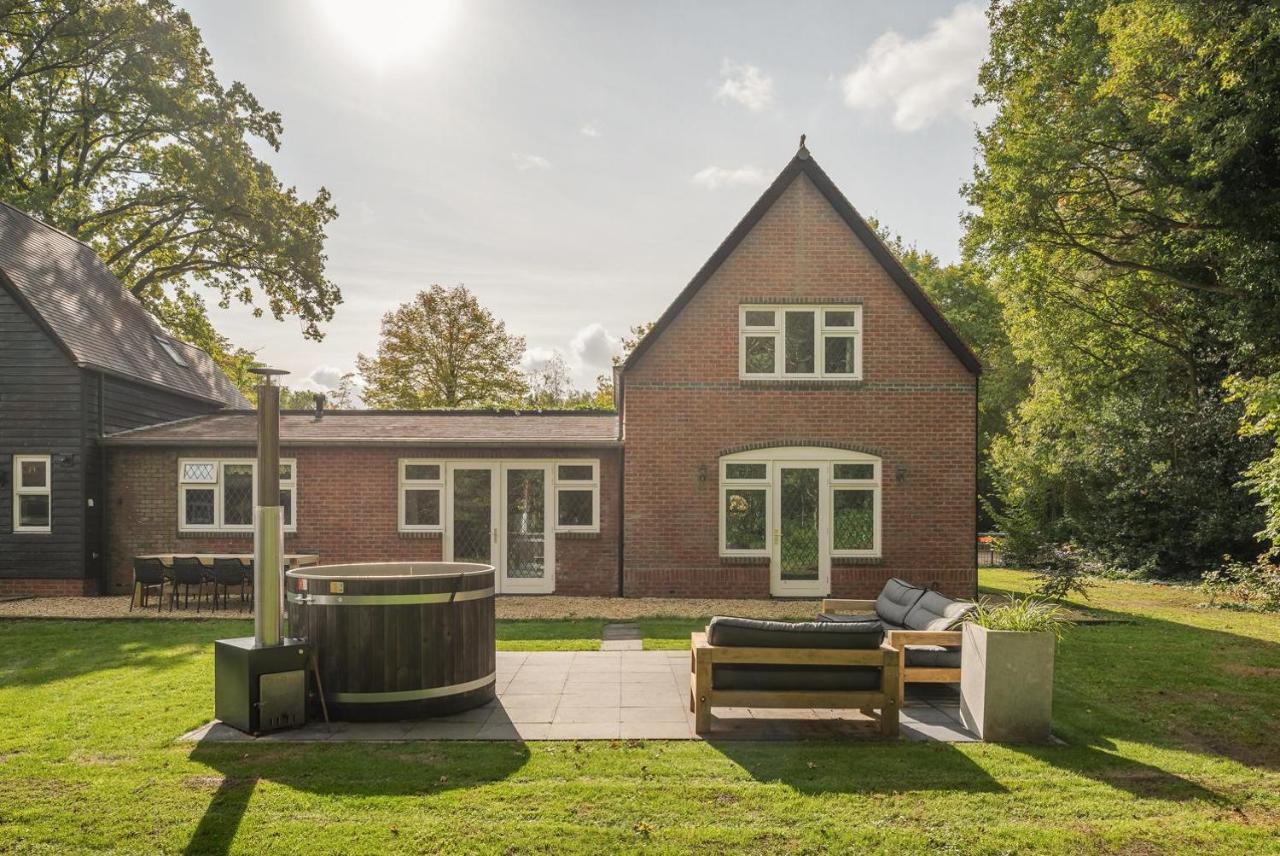 Beautiful English Villa With Hottub Zuidwolde  Exteriör bild