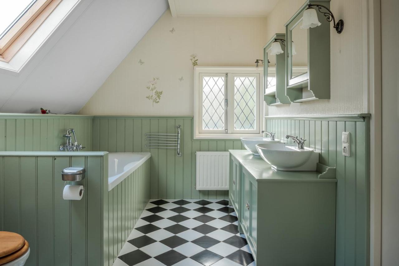 Beautiful English Villa With Hottub Zuidwolde  Exteriör bild