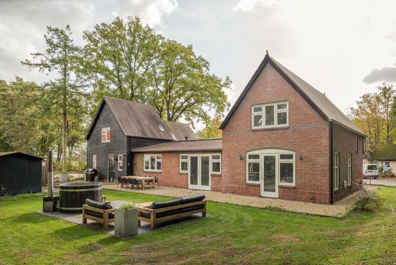 Beautiful English Villa With Hottub Zuidwolde  Exteriör bild