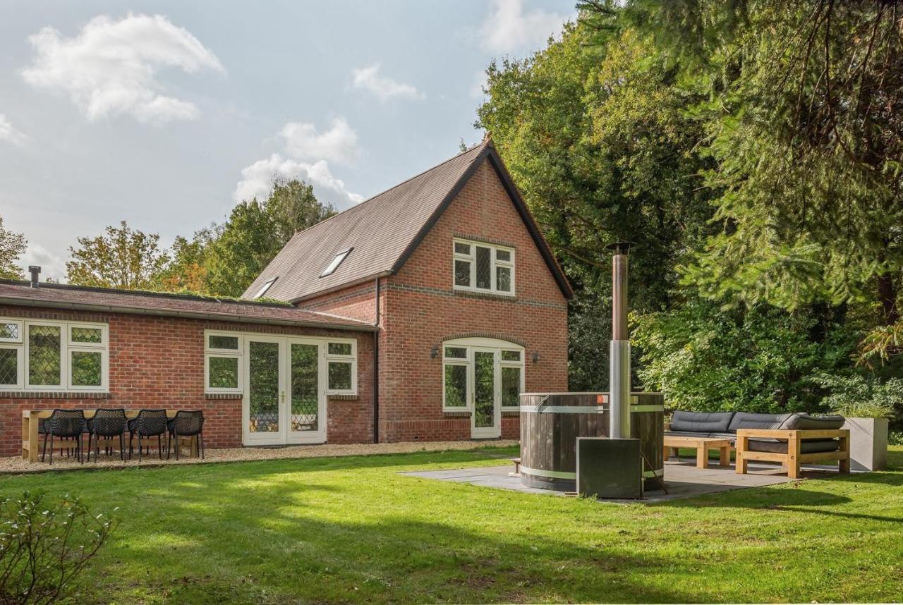 Beautiful English Villa With Hottub Zuidwolde  Exteriör bild